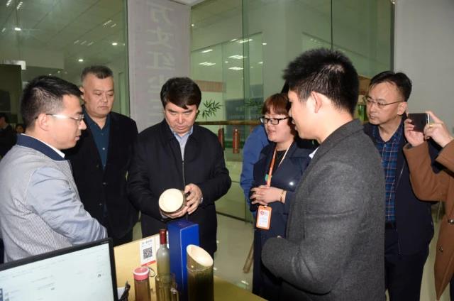 中国邮政集团公司党组成员、副总经理李丕征视察羞女山竹酒